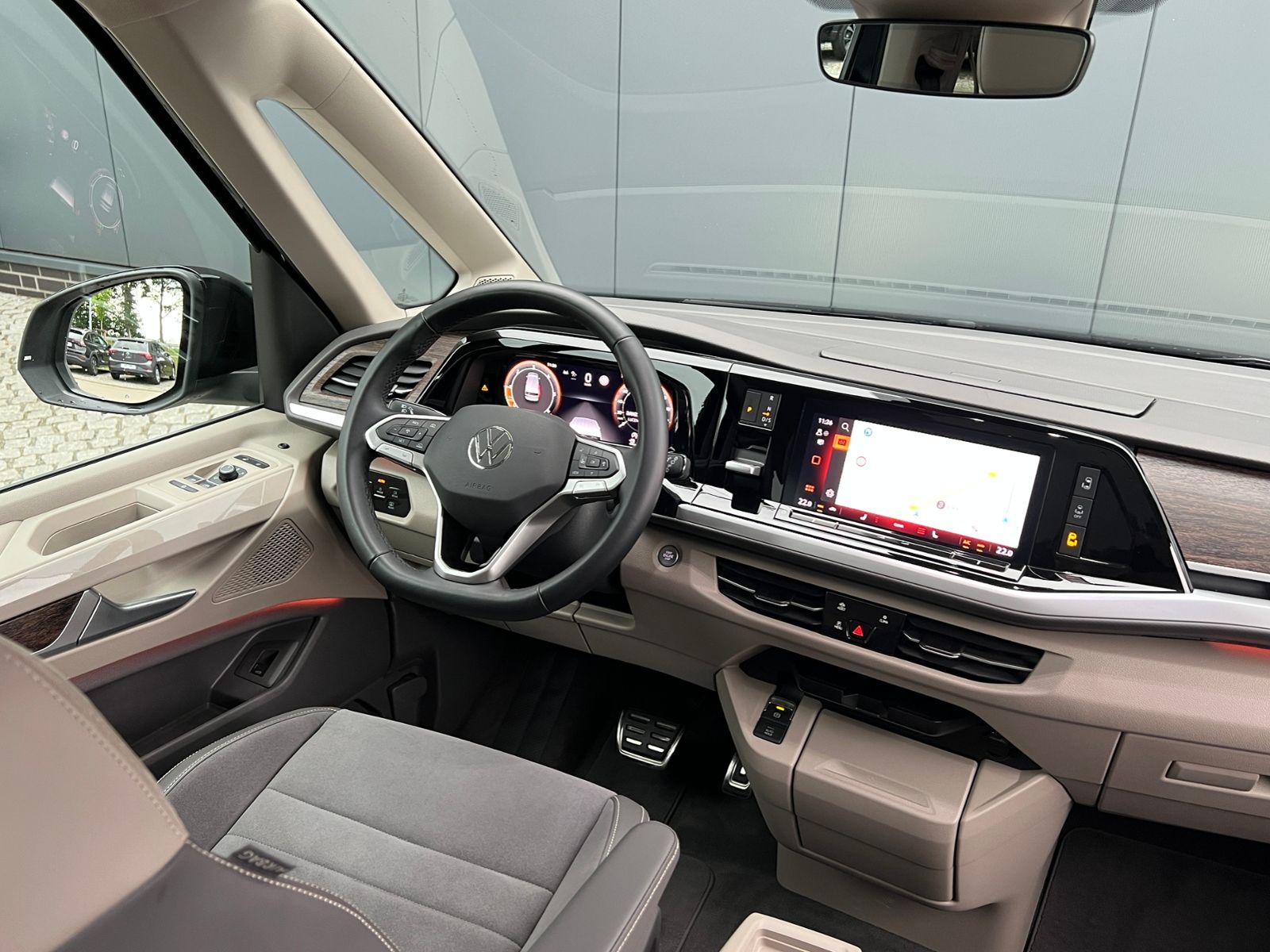Fahrzeugabbildung Volkswagen Multivan T7 Style 2.0 TDI DSG *AHK, IQ.Light, Pa