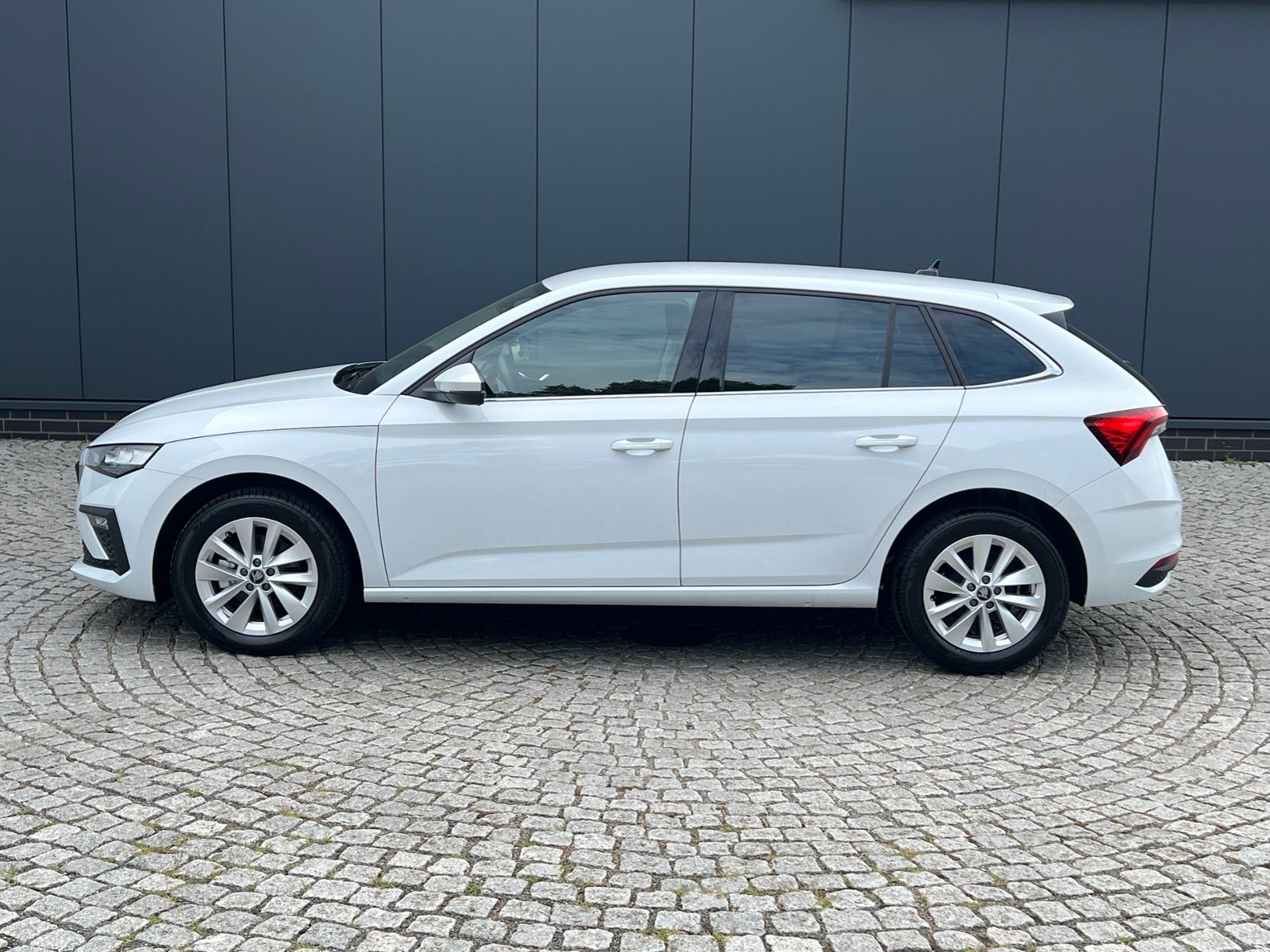 Fahrzeugabbildung SKODA Scala Selection 1.0 TSI DSG *ACC, Sitzhzg., 16'-