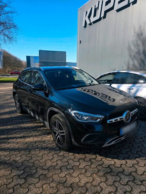 Image of Mercedes-Benz GLA 200