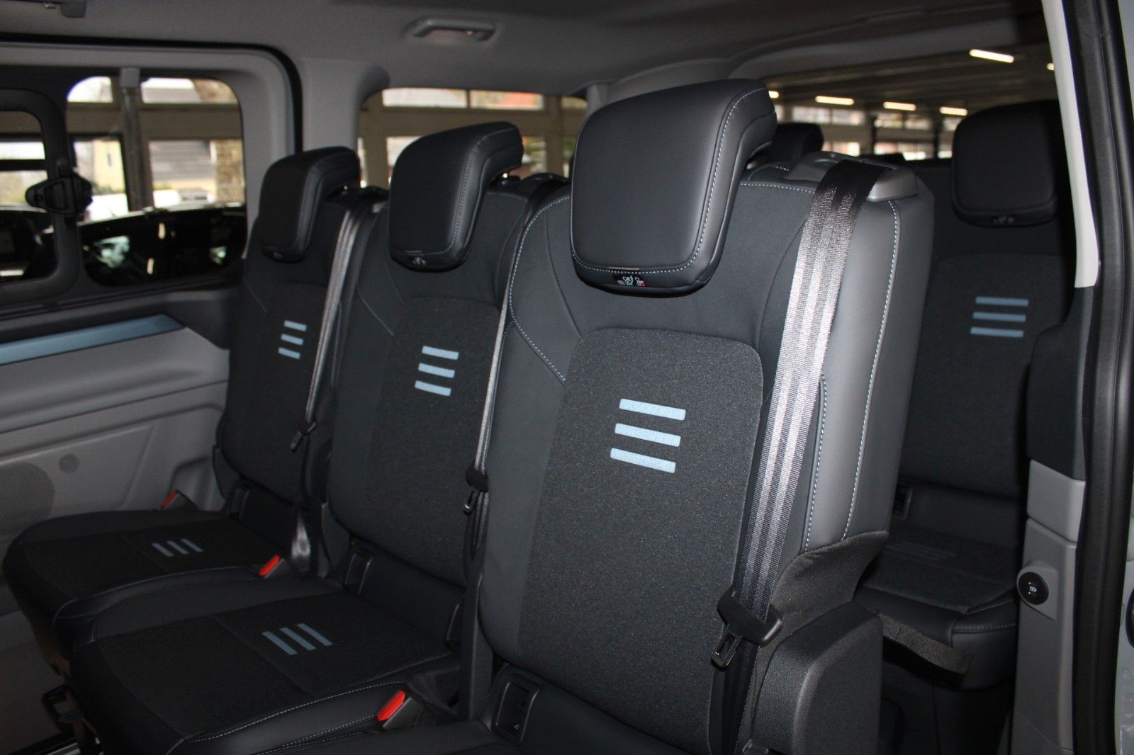 Fahrzeugabbildung Ford Tourneo Custom PHEV ACTIVE 8-Sitzer B&O NAVI LED