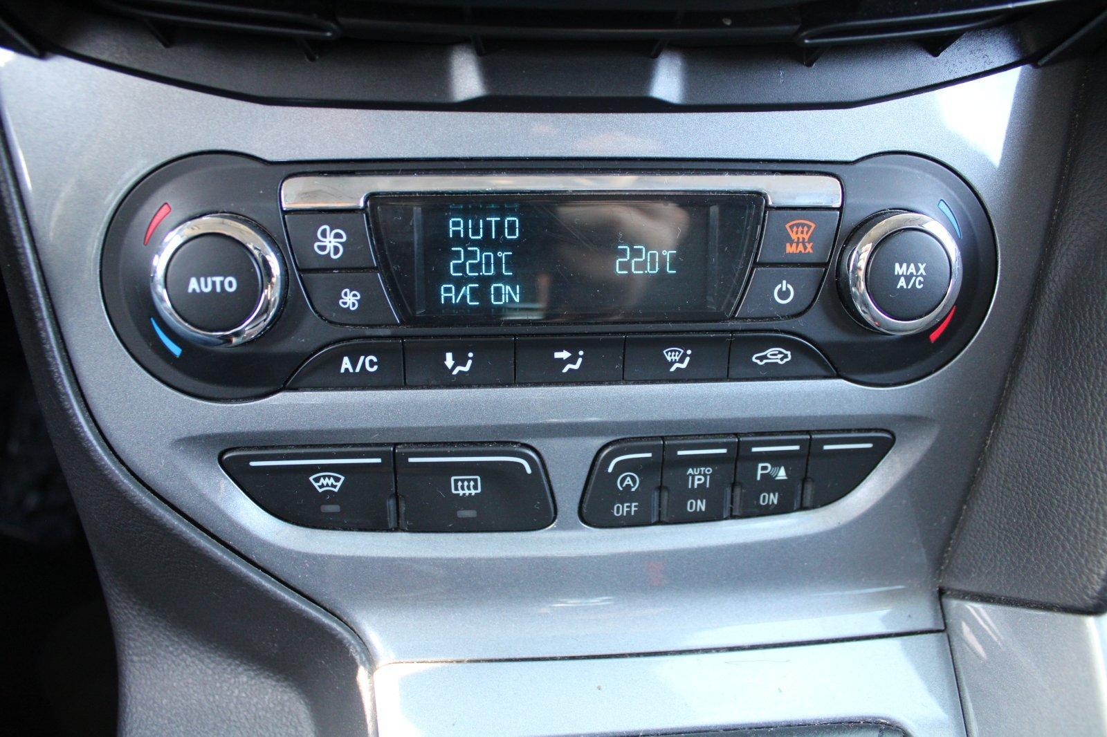 Ford Focus 2013 — photo 11