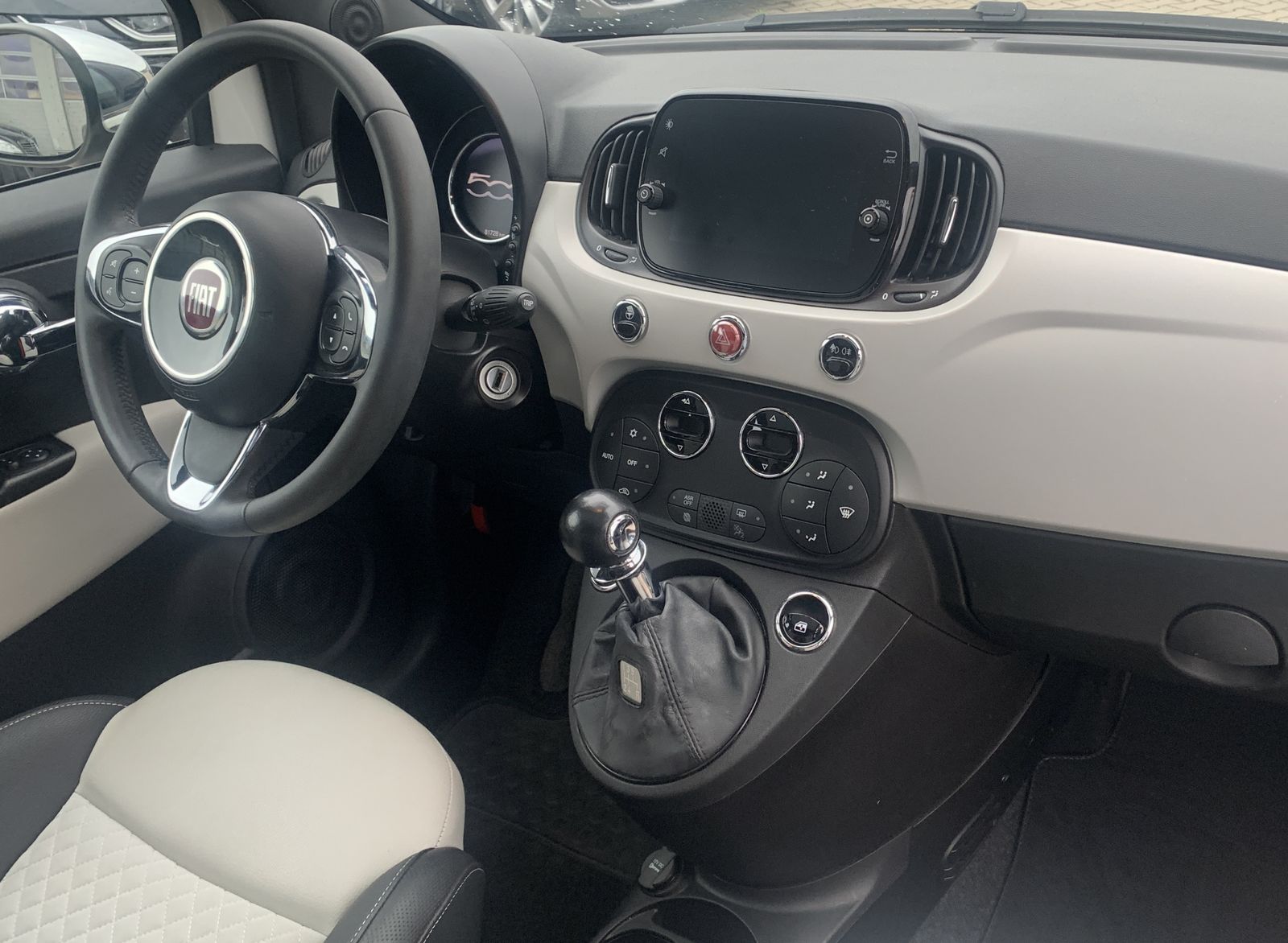 Fahrzeugabbildung Fiat 500 1.2*Star*Leder*CarPlay*SHZ*PDC*Navi*Temp*