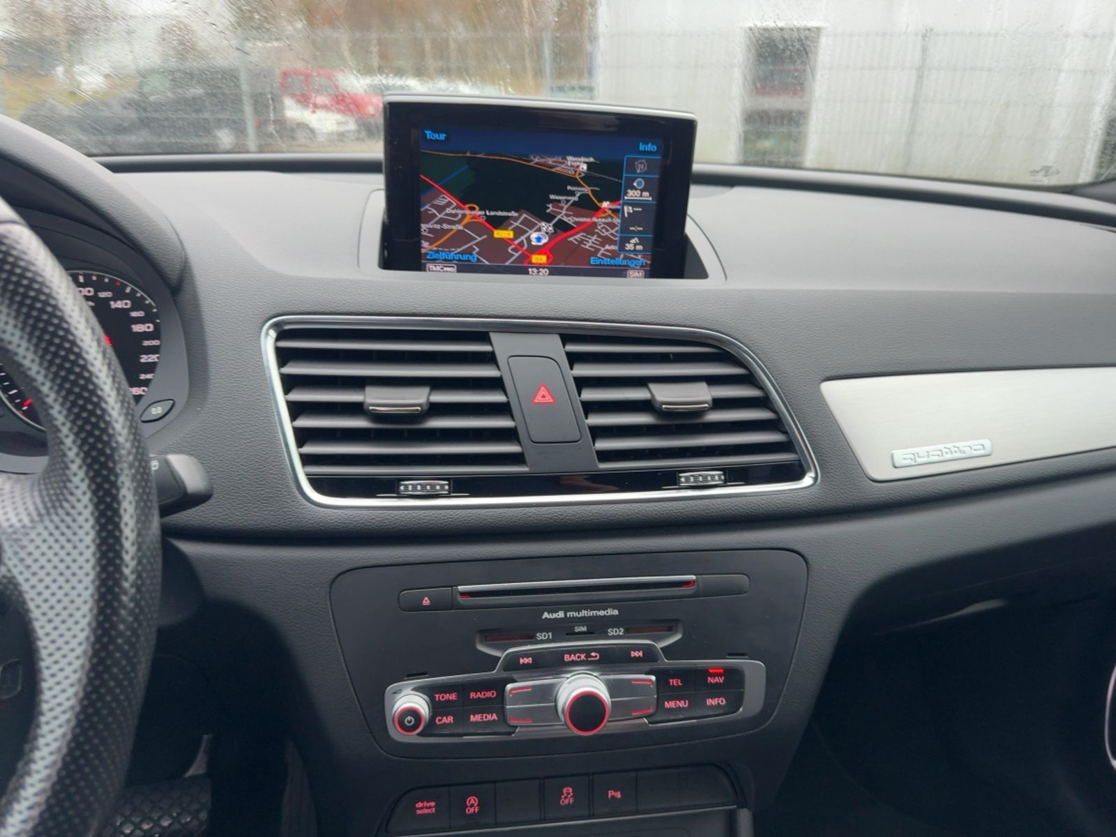 Fahrzeugabbildung Audi Q3 2.0 TDI quattro sport Alu LED AHK Pano. Navi