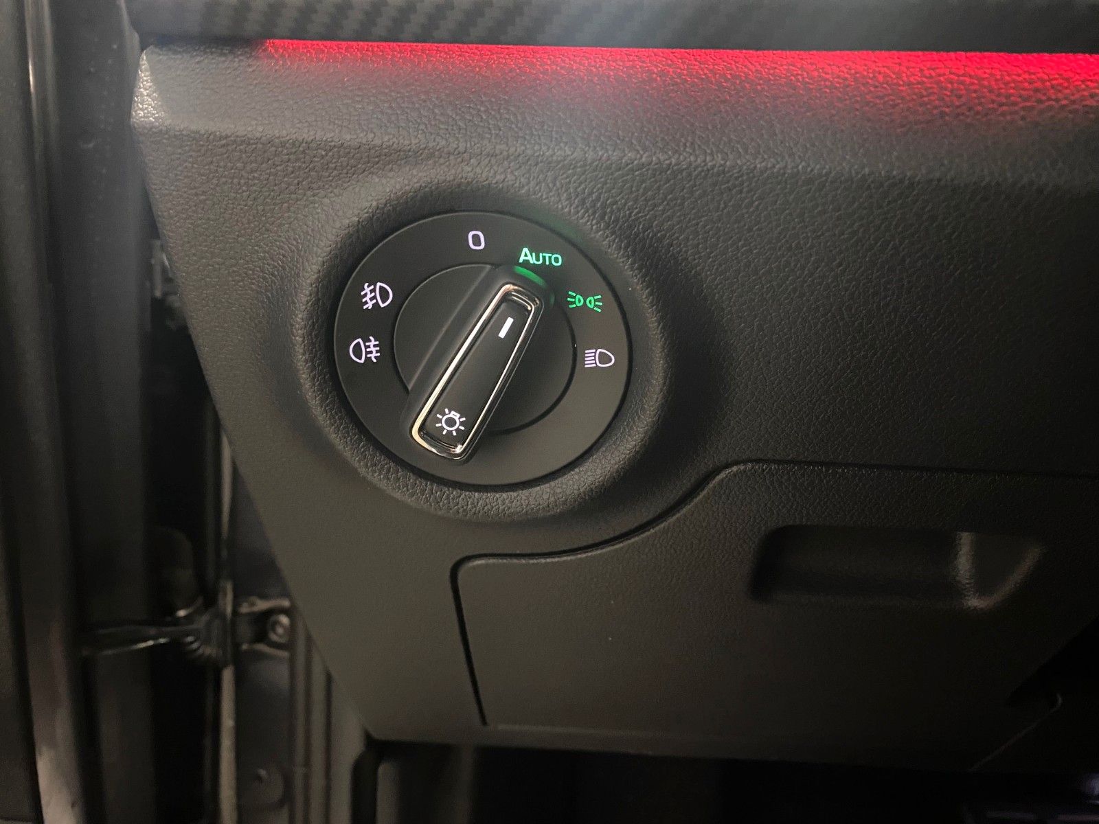 Fahrzeugabbildung SKODA Kamiq 1.5 TSI DSG Monte Carlo+ACC+MATRIX+KAMERA+