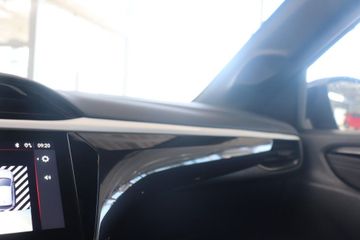 Fotografie des Opel Corsa 1.2 Direct Injection Turbo GS Navi SHZ RFK