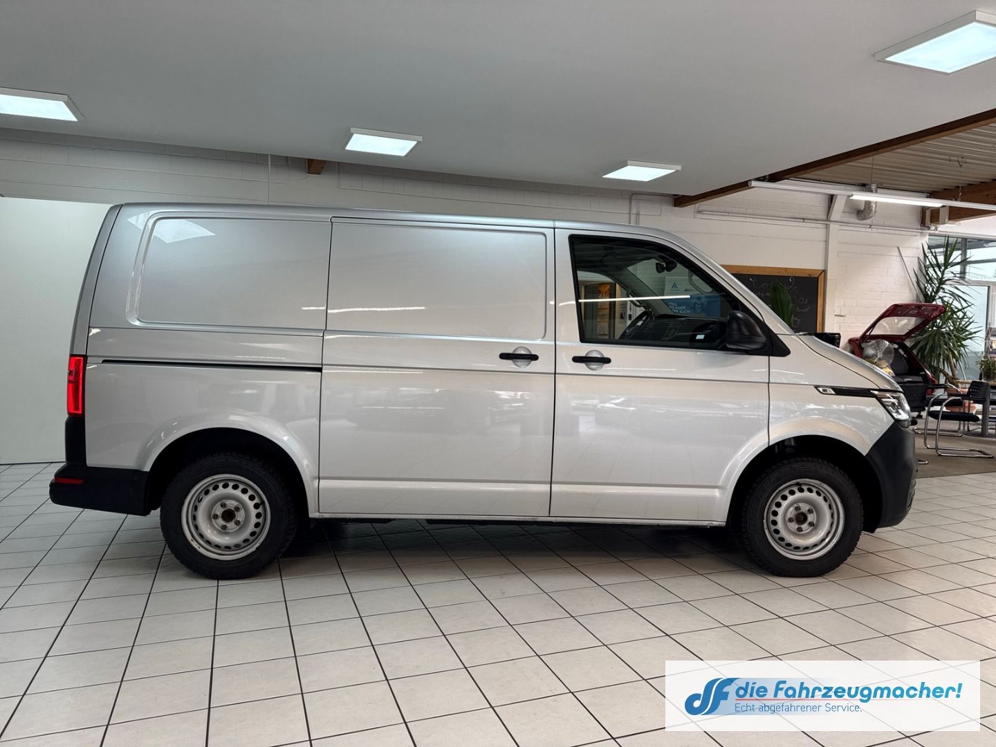 Fahrzeugabbildung Volkswagen Transporter T6.1 Kasten FWD Navi LED ACC Apple *