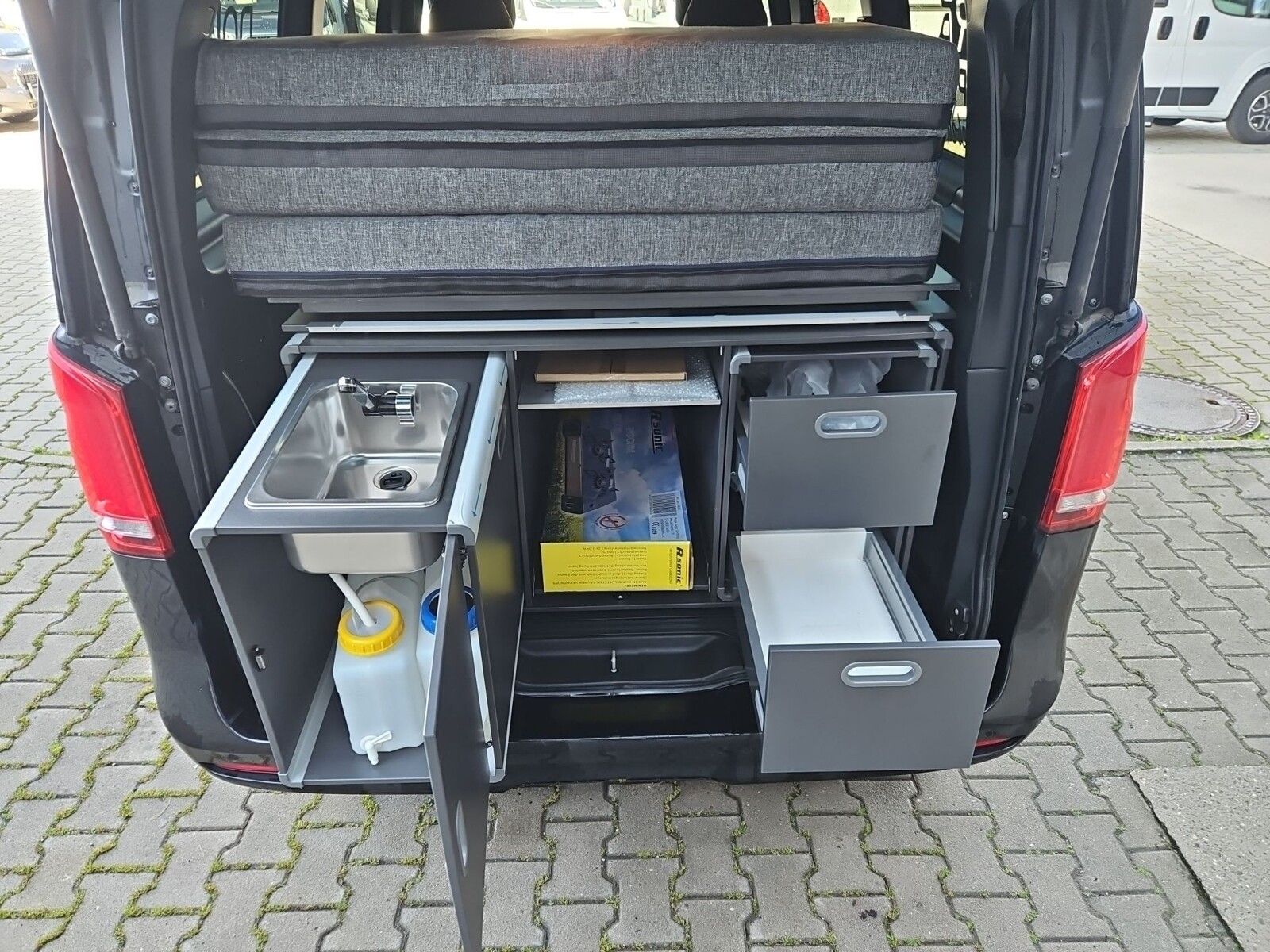 Fahrzeugabbildung Pössl Vanstar V 300 d Navi, Camp-Box, RK