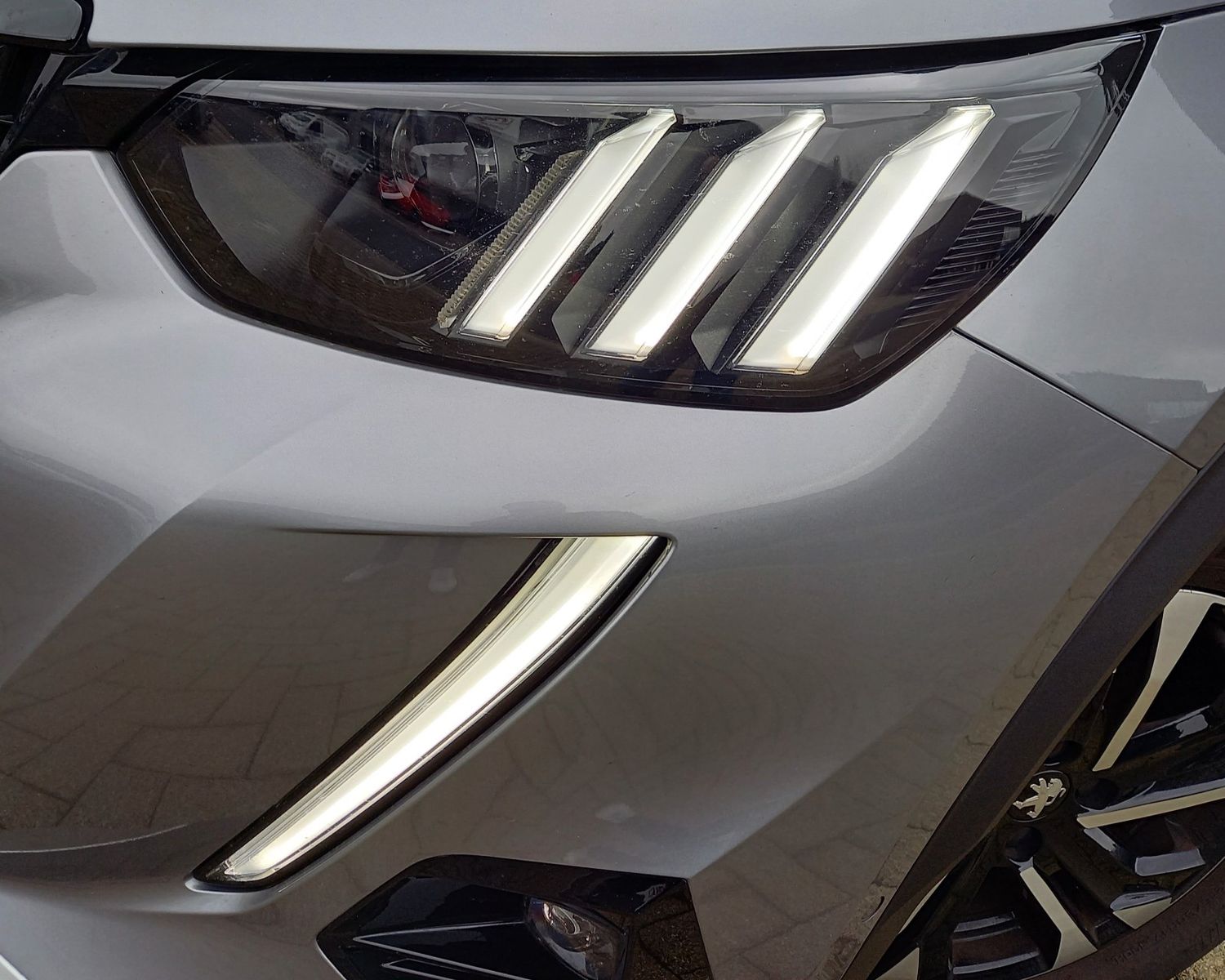 Peugeot 2008 GT 12 PT 130 AMBI*GRIP*KAM*NAV*PDC*17 imagem 3