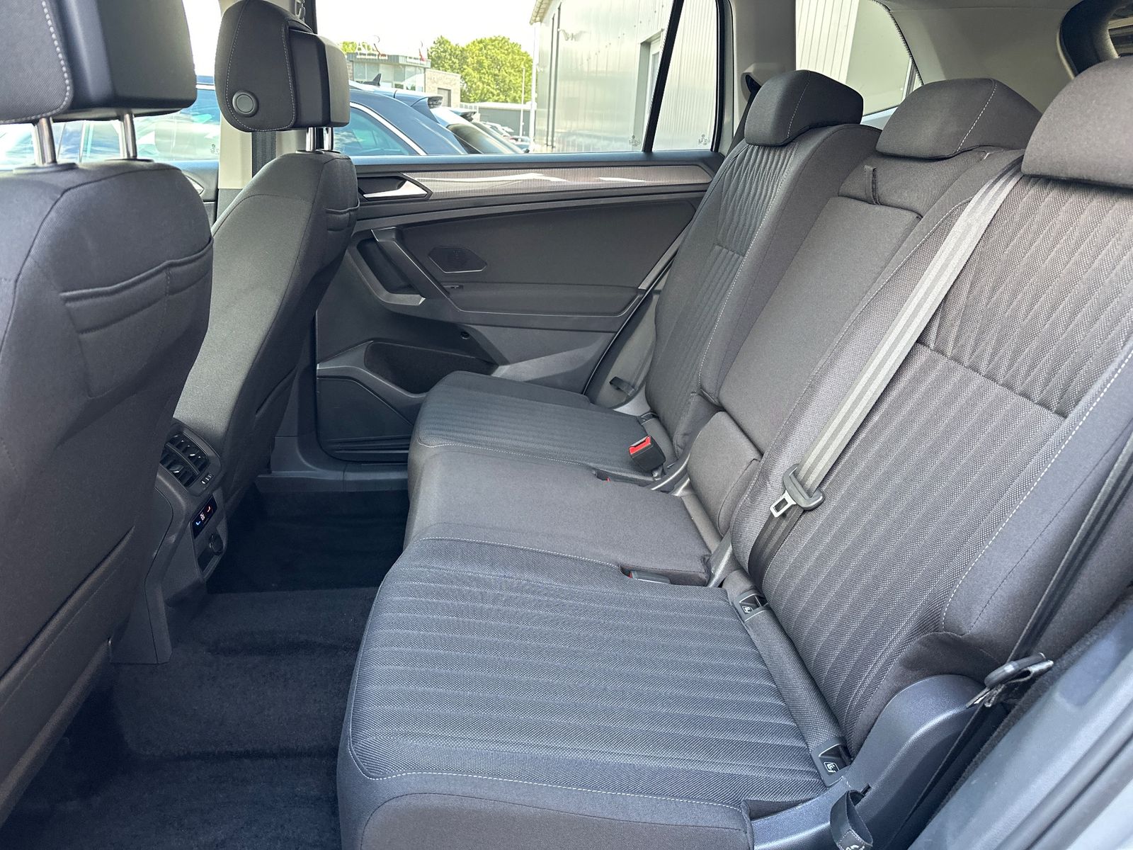 Fahrzeugabbildung Volkswagen Tiguan Allspace Life 4M NAV+LED+AHK+18ZO+ACC+PLA