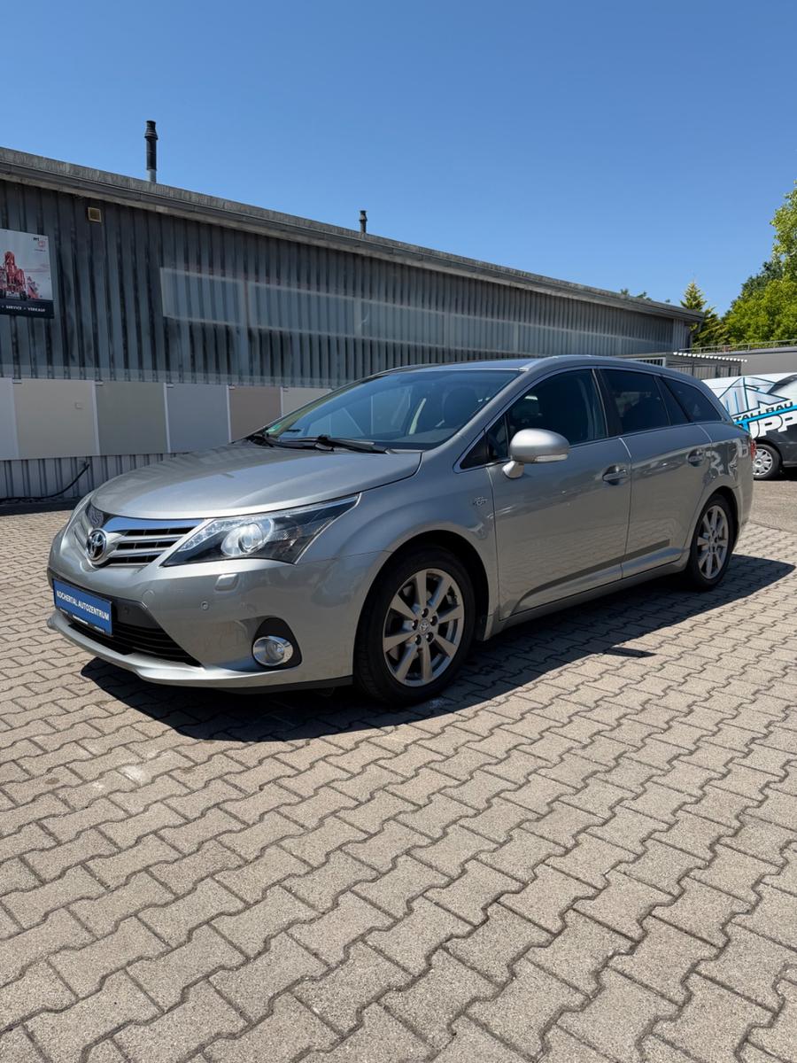 Toyota Avensis Kombi Executive 2.2D Automatik Garantie