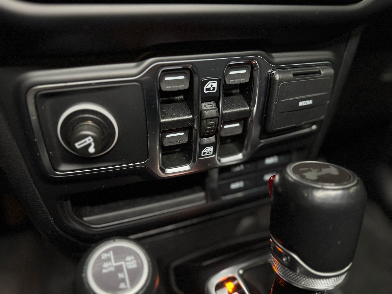 Fahrzeugabbildung Jeep Wrangler Unlimited 2.0 4xe Plug-In Hybrid Sahara