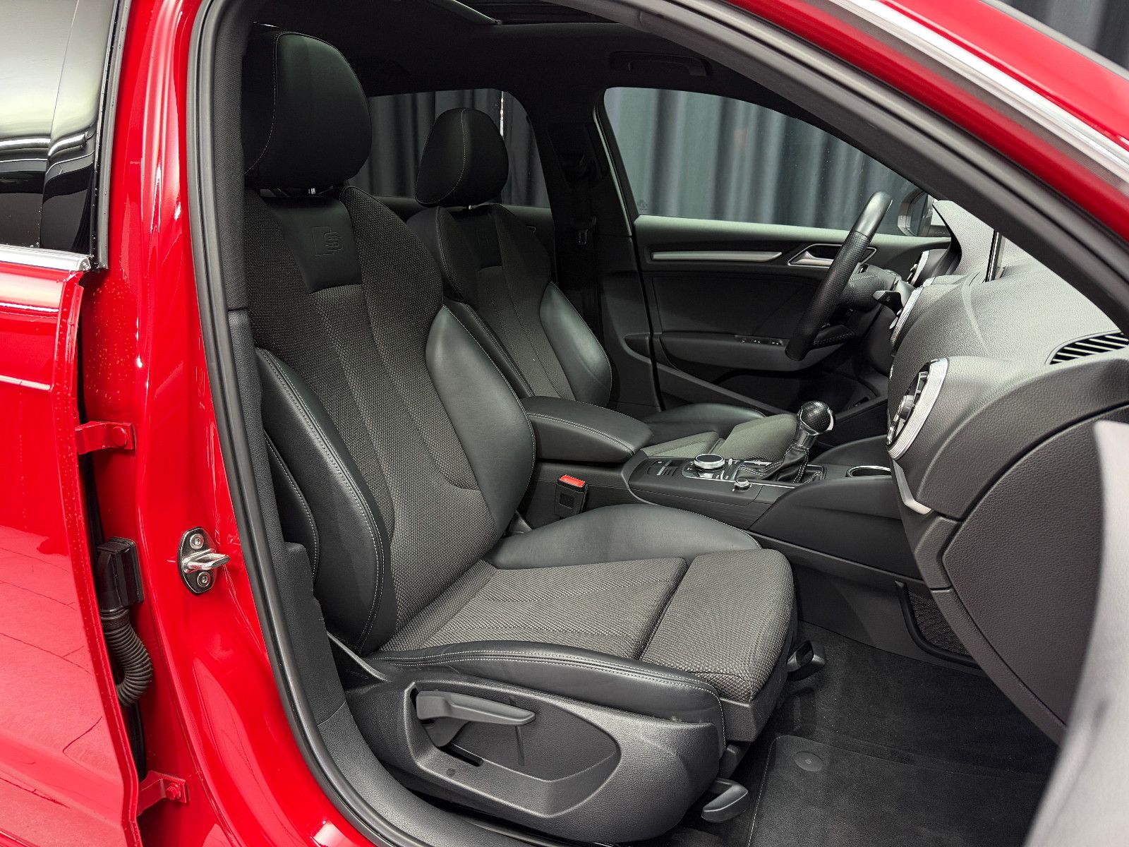 Fahrzeugabbildung Audi A3 Sportback e-tron s-line |AHK|PANO|NAVI