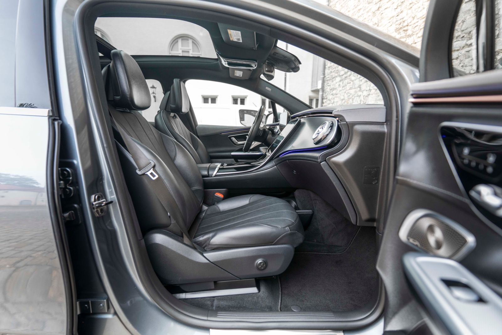 Fahrzeugabbildung Mercedes-Benz EQE 350 4Matic BURMESTER PANO MASSAGE 360° ACC