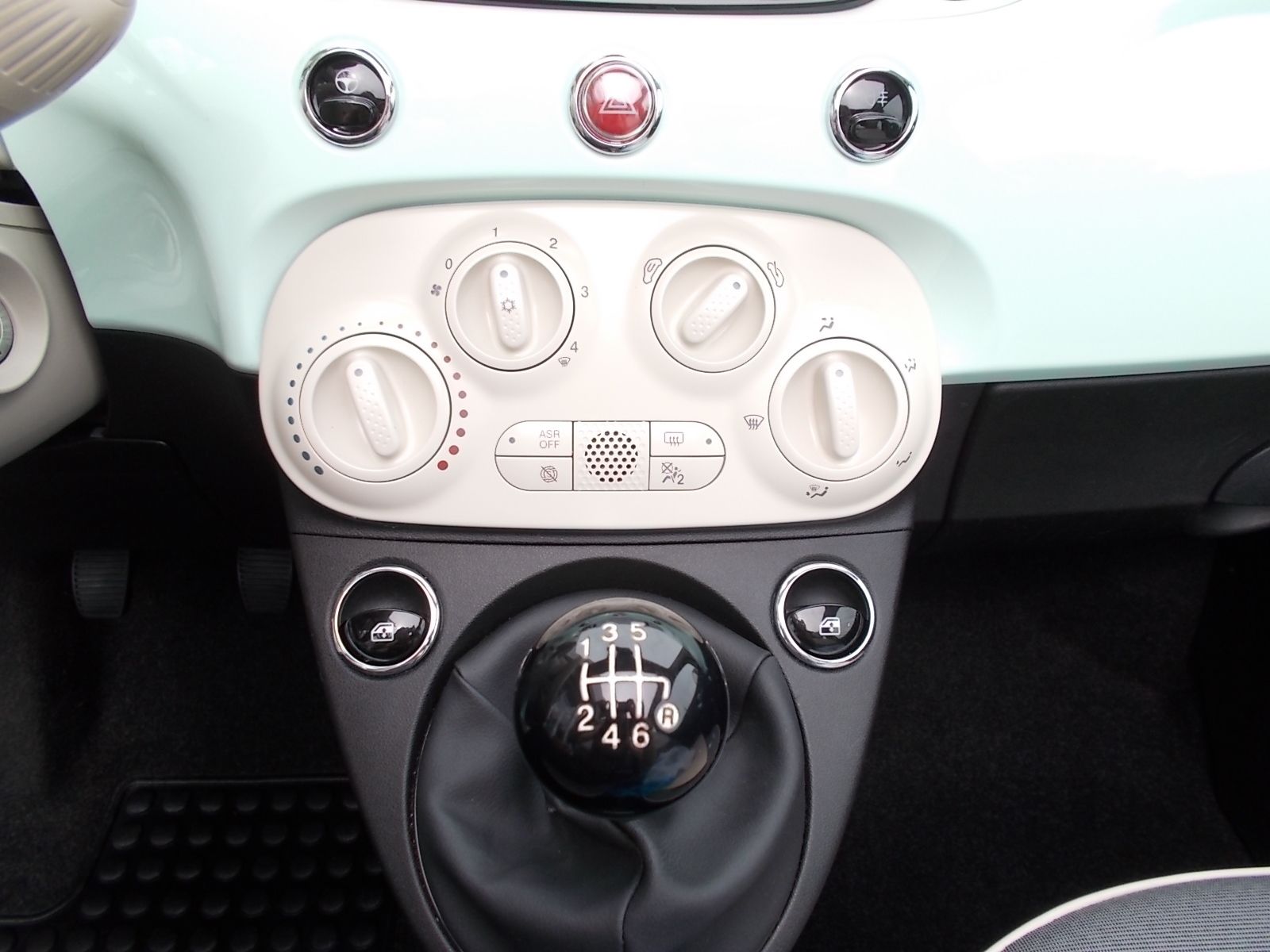 Fahrzeugabbildung Fiat 500C Lounge 1.0 Hybrid + Cabrio + DAB