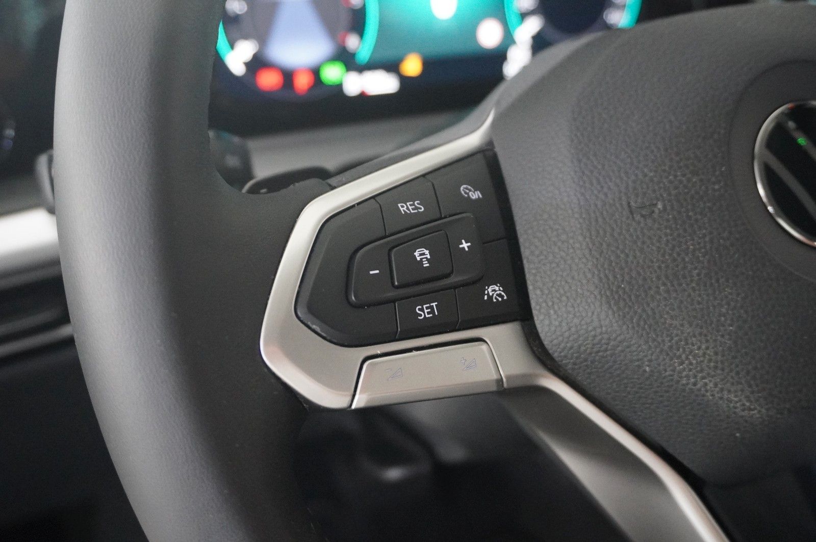 Fahrzeugabbildung Volkswagen Golf VIII Lim. 2.0 TDI LIFE DSG NAVI/LED/VIRTU.