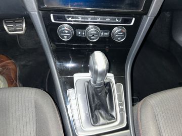 Fotografie 14 des VW Golf VII Variant Sound Automatik Navi Stanhzg.