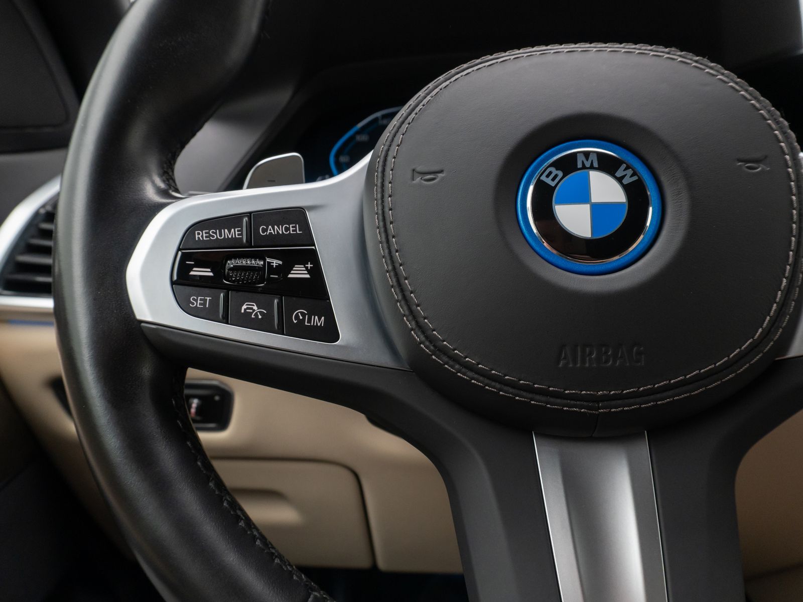 Fahrzeugabbildung BMW X5 xD45e M Sport 360°Laser HUD DAB HiFi AHK 22"