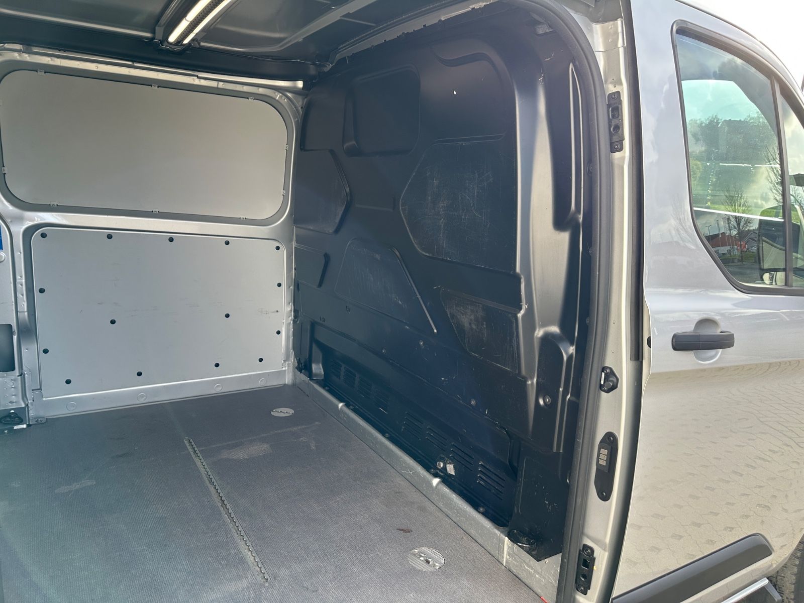 Fahrzeugabbildung Ford Transit Custom Kasten 300 Autom./Navi/Kamera/AHK