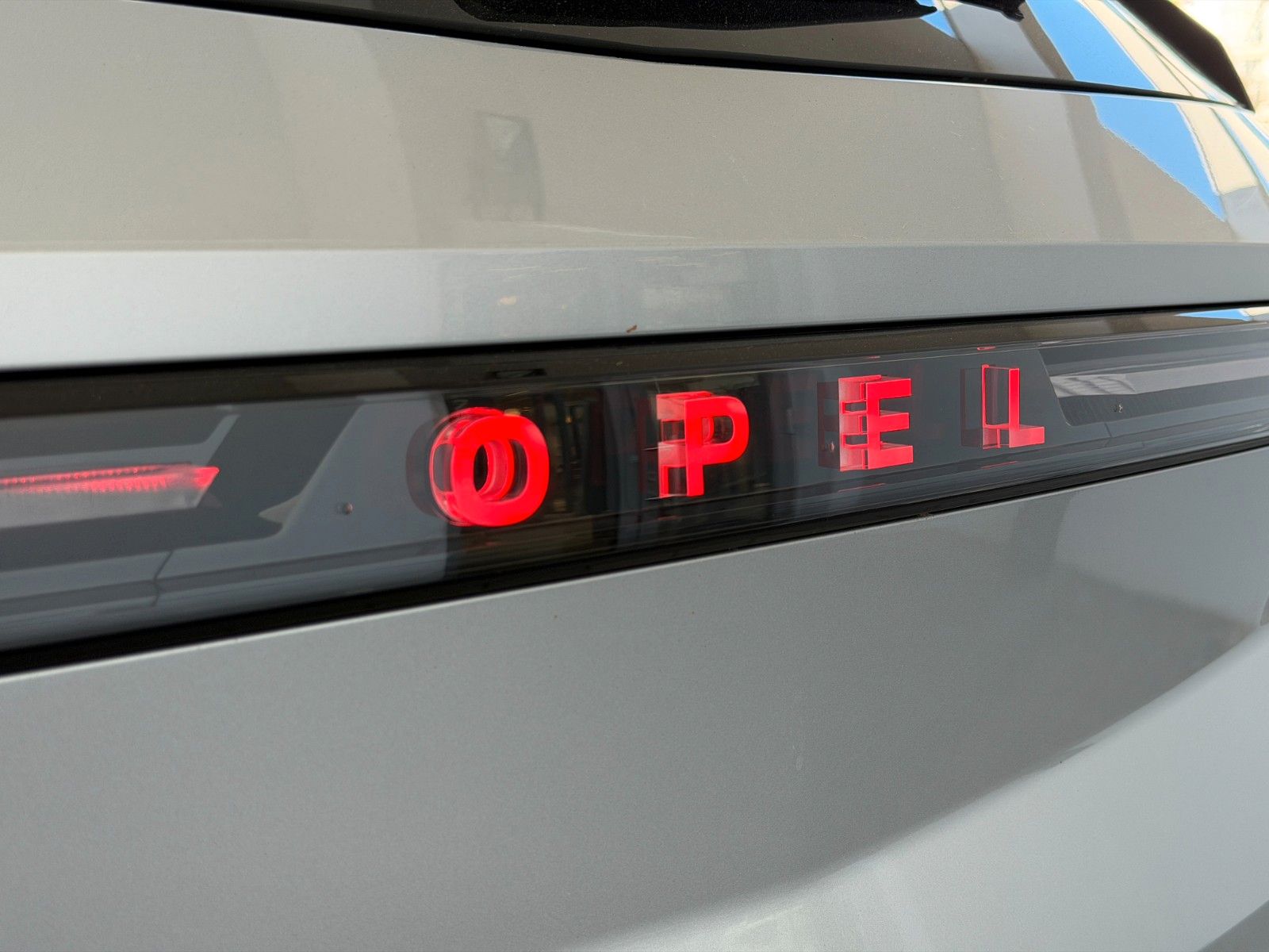 Fahrzeugabbildung Opel Grandland Edition 136PS Hybrid LED/Navi/Kamera!