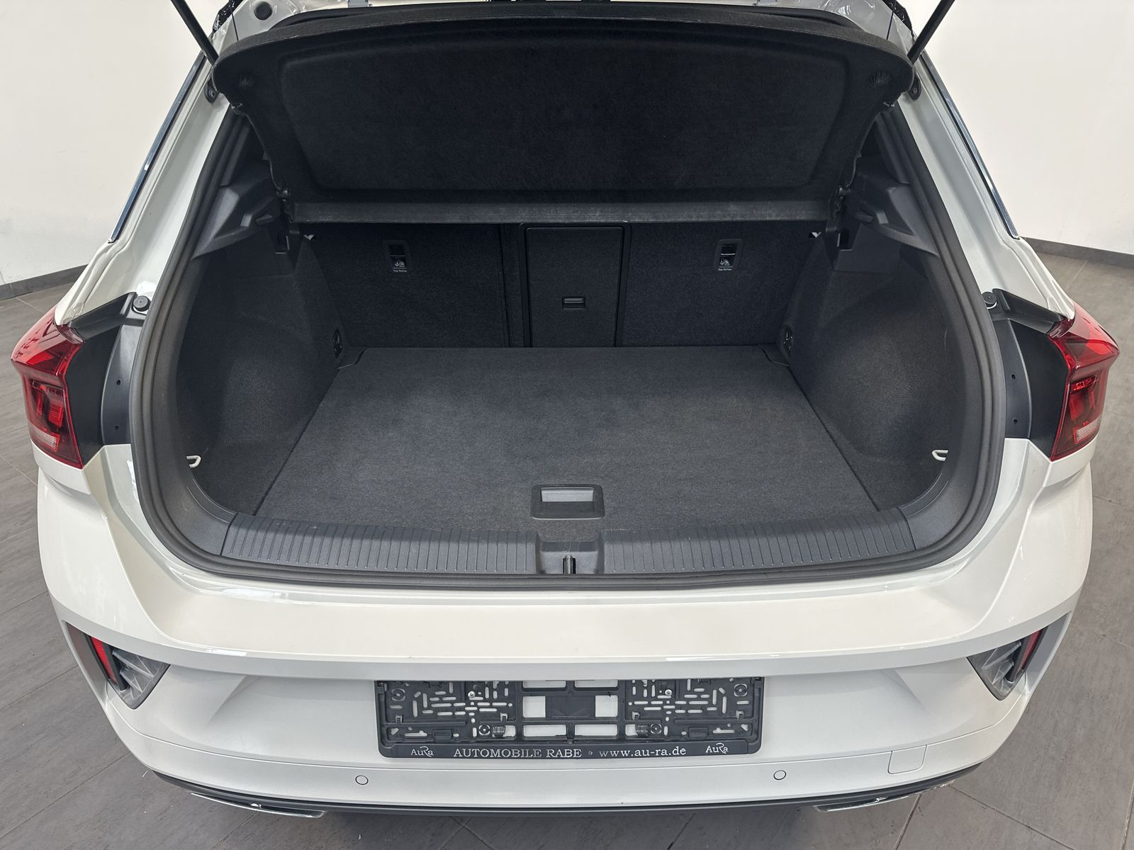 Fahrzeugabbildung Volkswagen T-Roc 2.0 TDI DSG R-Line NAV+MATRIX+PANO+ACC+SHZ