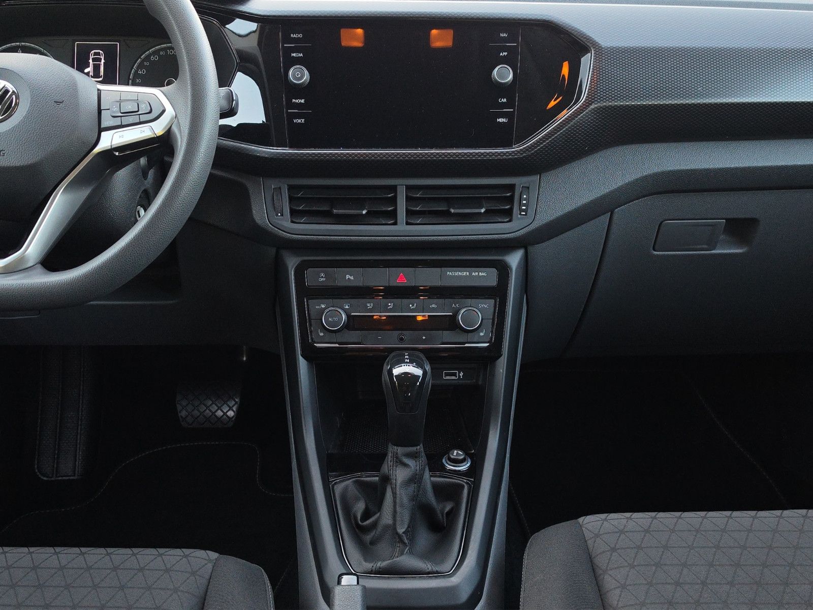 Fahrzeugabbildung Volkswagen T-Cross Life AUS 1.HAND AUTOMATIK NAVI PDC