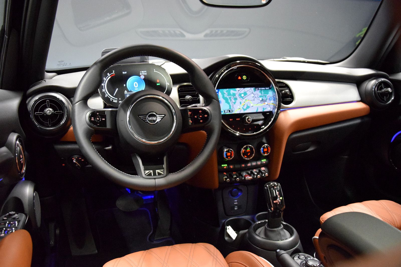 Fahrzeugabbildung MINI Cooper MINI Yours Trim Steptronic Pano Leder HuD
