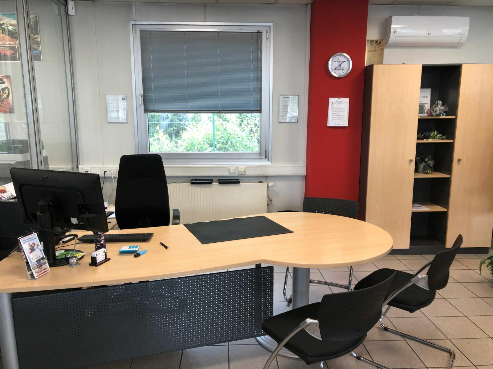 showroom-image-top