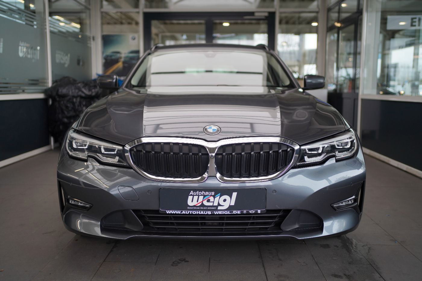 Fahrzeugabbildung BMW 320d xDrive Advantage LED+Akustikglas+DynLicht+L