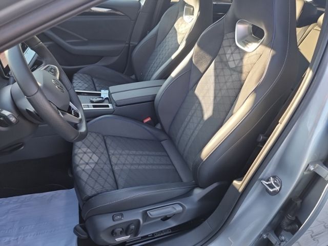 Fahrzeugabbildung Volkswagen Passat Variant 2,0 TDI DSG R-LINE BLACK STYLE HU