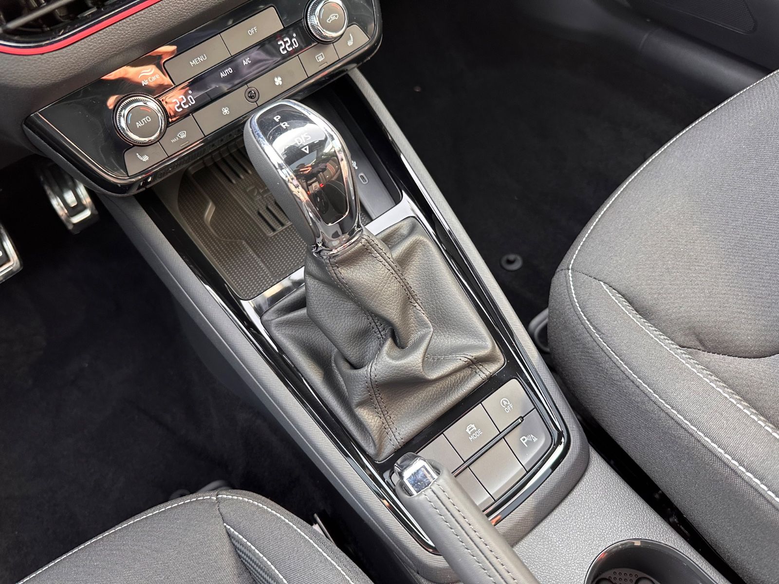 Fahrzeugabbildung SKODA Kamiq Monte Carlo 1.5 TSI DSG MATRIX/AHK/ACC/Pan