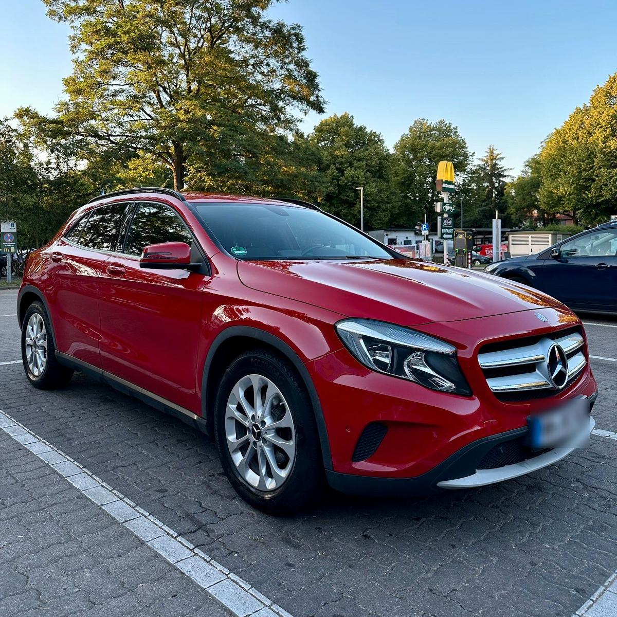Mercedes-Benz GLA 200