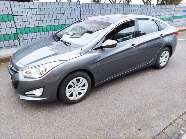 Hyundai i40 1.6 GDI Comfort aus 1.Hand erst 26000 km