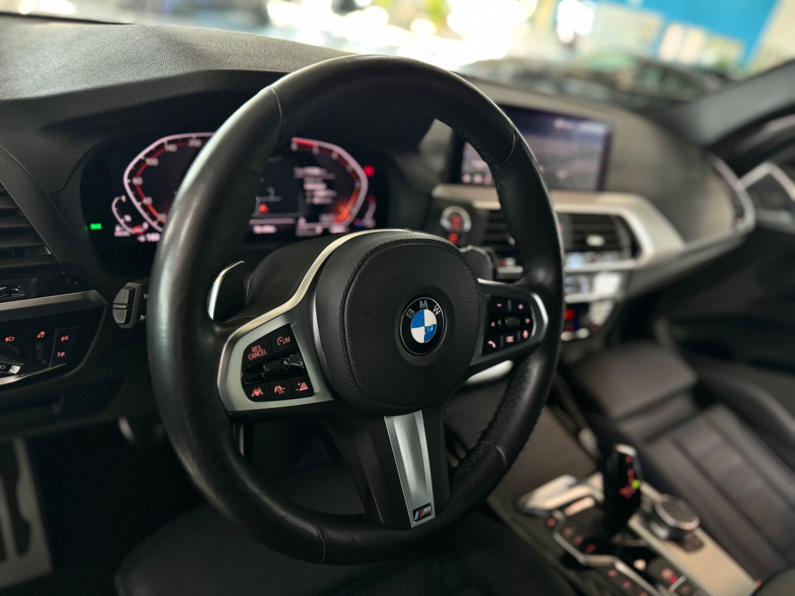 Fahrzeugabbildung BMW X3 xD30d M Sport 360° HUD HiFi Komfort Panorama