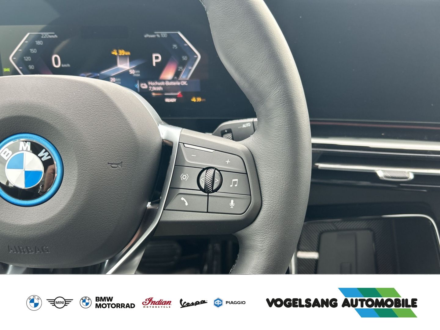 Fahrzeugabbildung BMW iX1 xDrive 30e xLine Park-Assistent HUD AD AHK-k