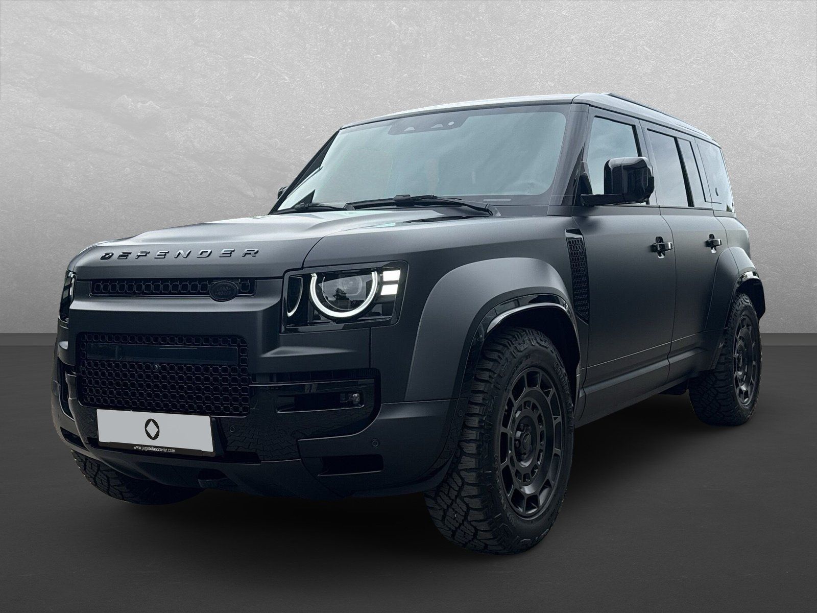 Land Rover Defender 110 4.4 Benzin P635 OCTA Black Edition