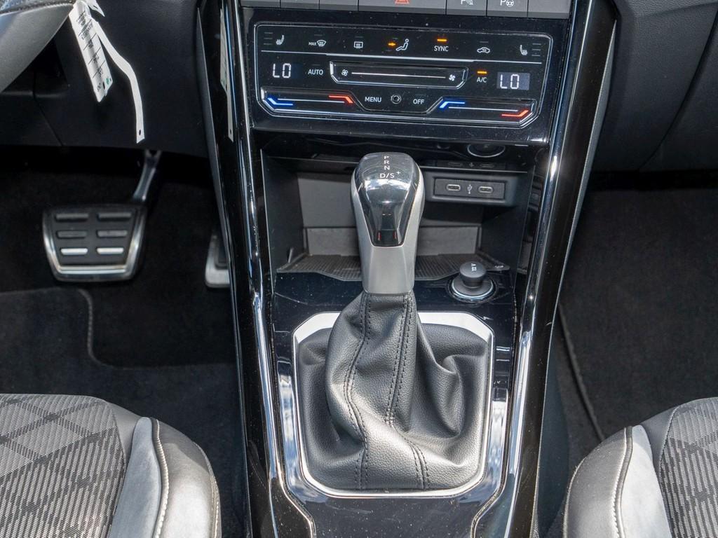 Volkswagen T-Roc 1.5 TSI DSG R-Line Navi, Rear-View, миниатюра 12
