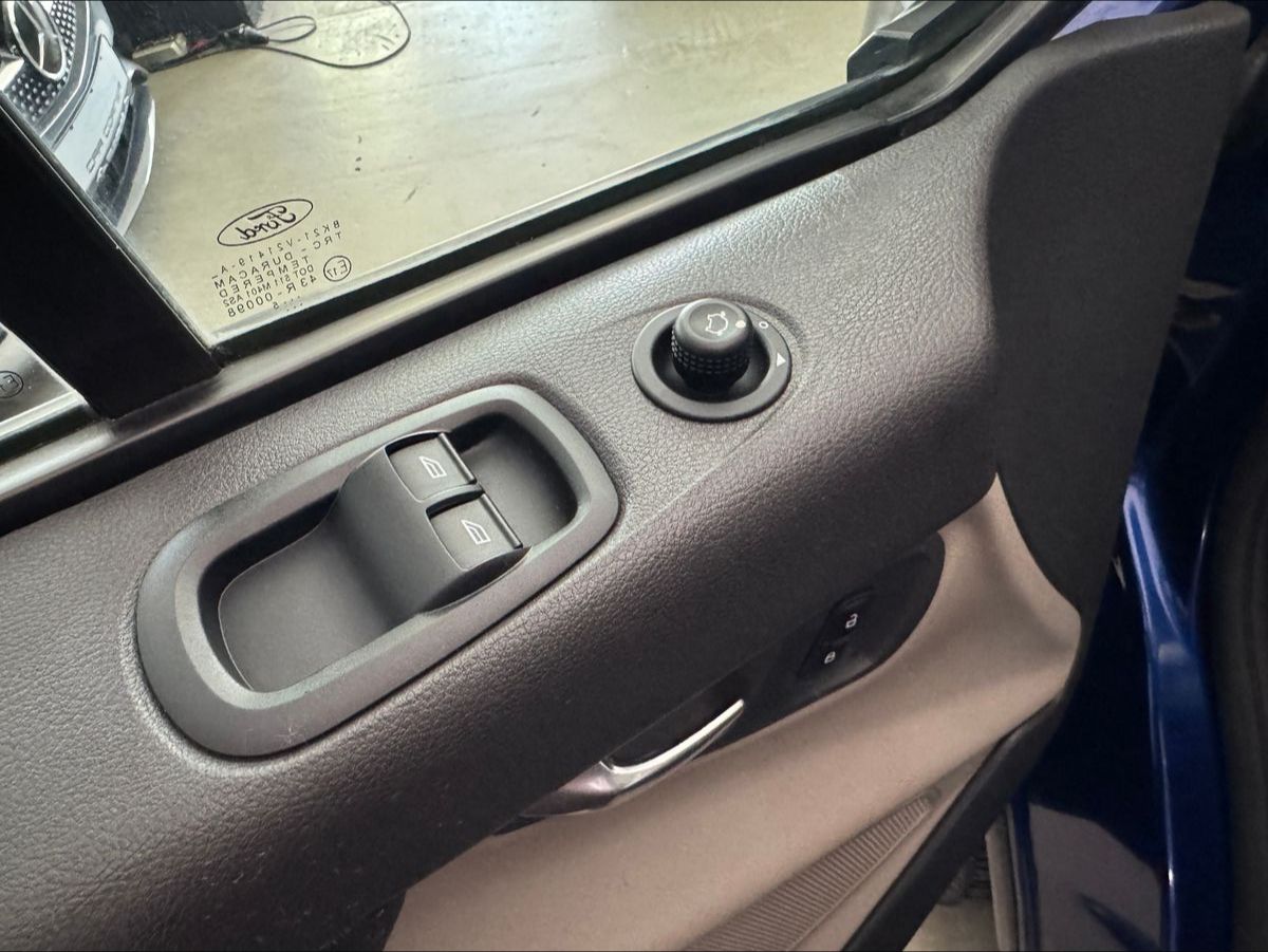 Fahrzeugabbildung Ford WESTFALIA BUSINESS EDITION EUROLINE 7-SITZER STD
