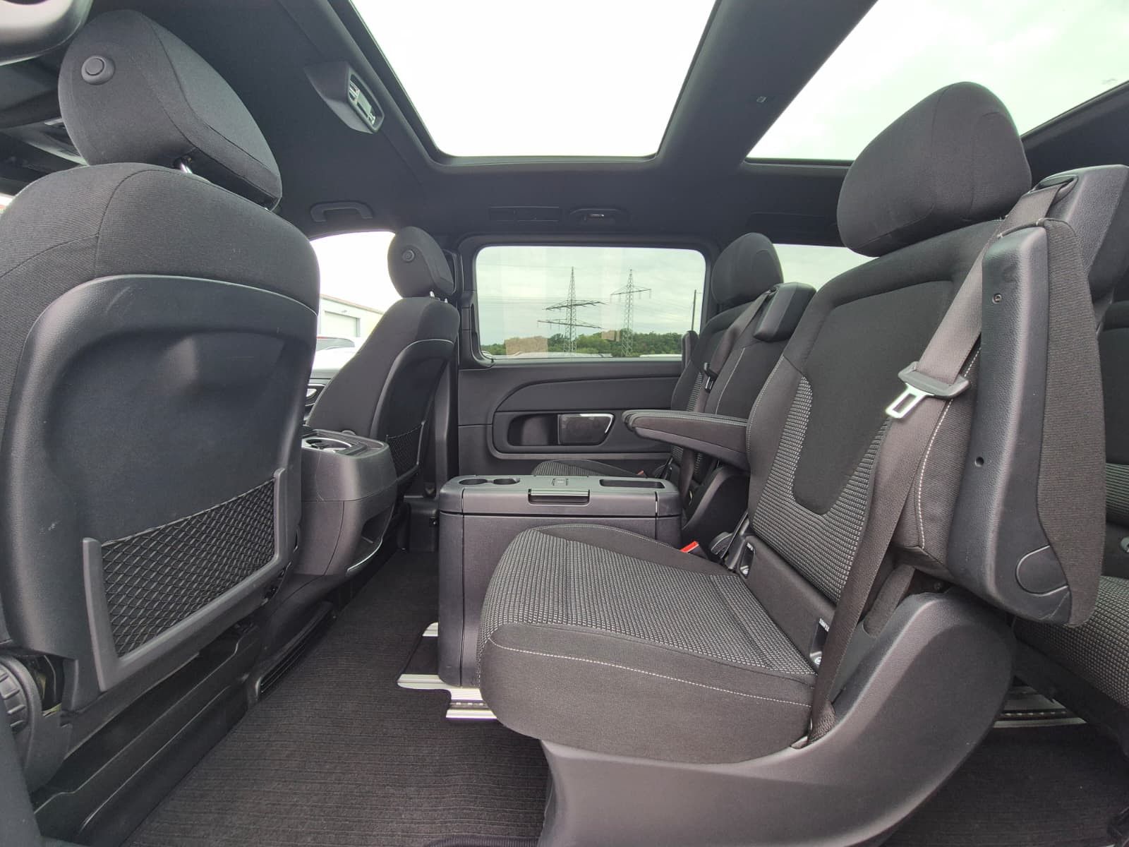 Fahrzeugabbildung Mercedes-Benz V 300 d 4MATIC lang AMG PANO*Mittelkonsole*AHK