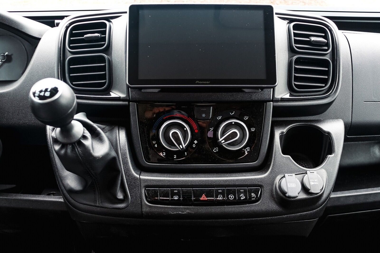 Fahrzeugabbildung Chausson Van First Line V594L Dörr Black-Edition exklusiv