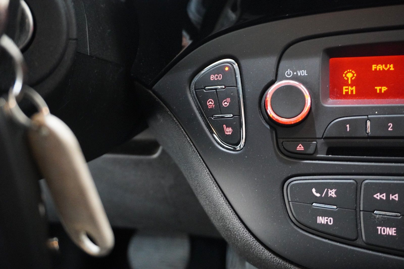 Fahrzeugabbildung Opel Corsa E 1.2 COLOR EDIT. AUTOM. LED/SHZ/SPORT/USB
