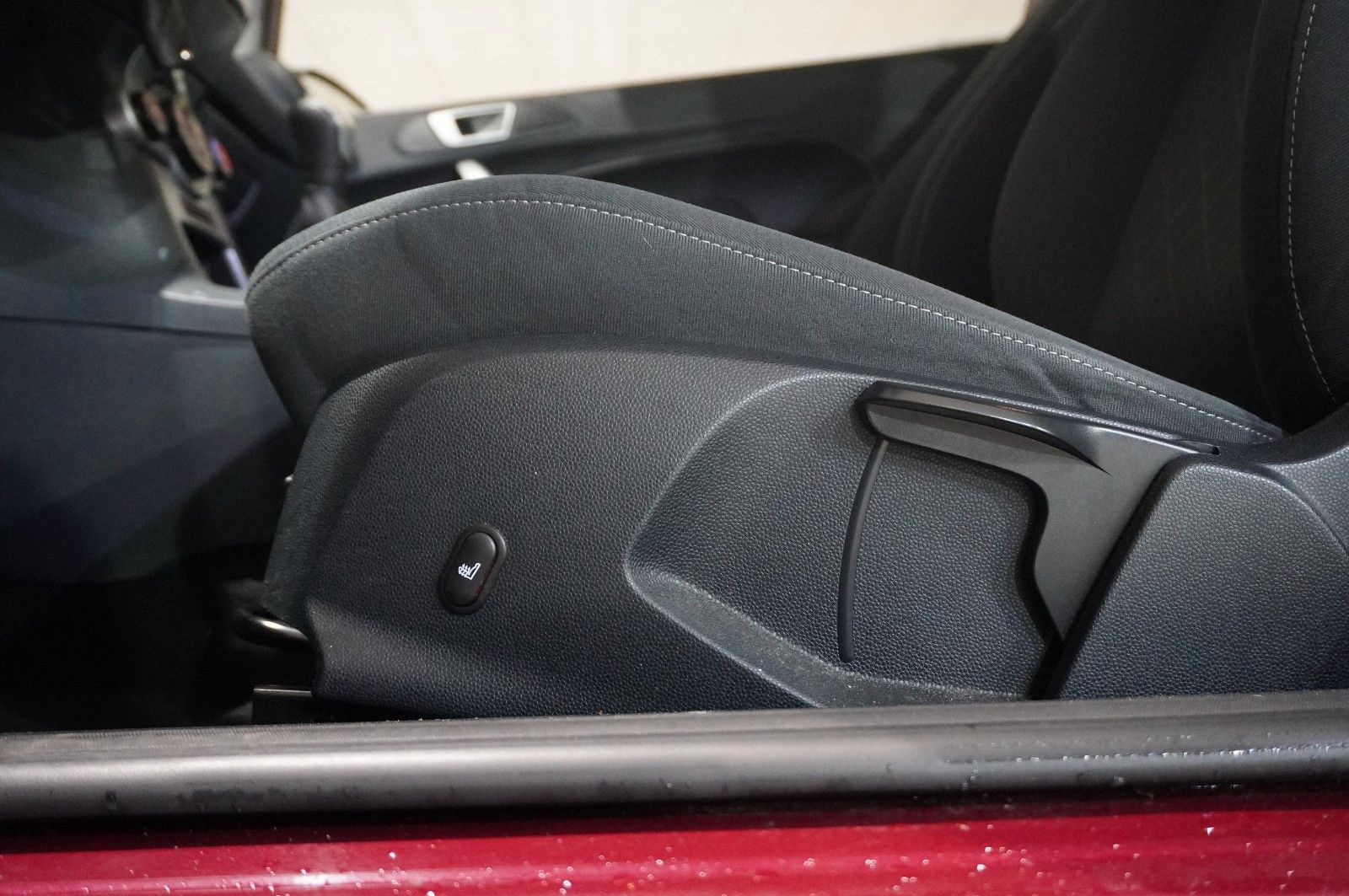 Fahrzeugabbildung Ford Fiesta 1.3 CHAMPIONS EDIT. 3-TÜR KLIMA/SHZ/USB