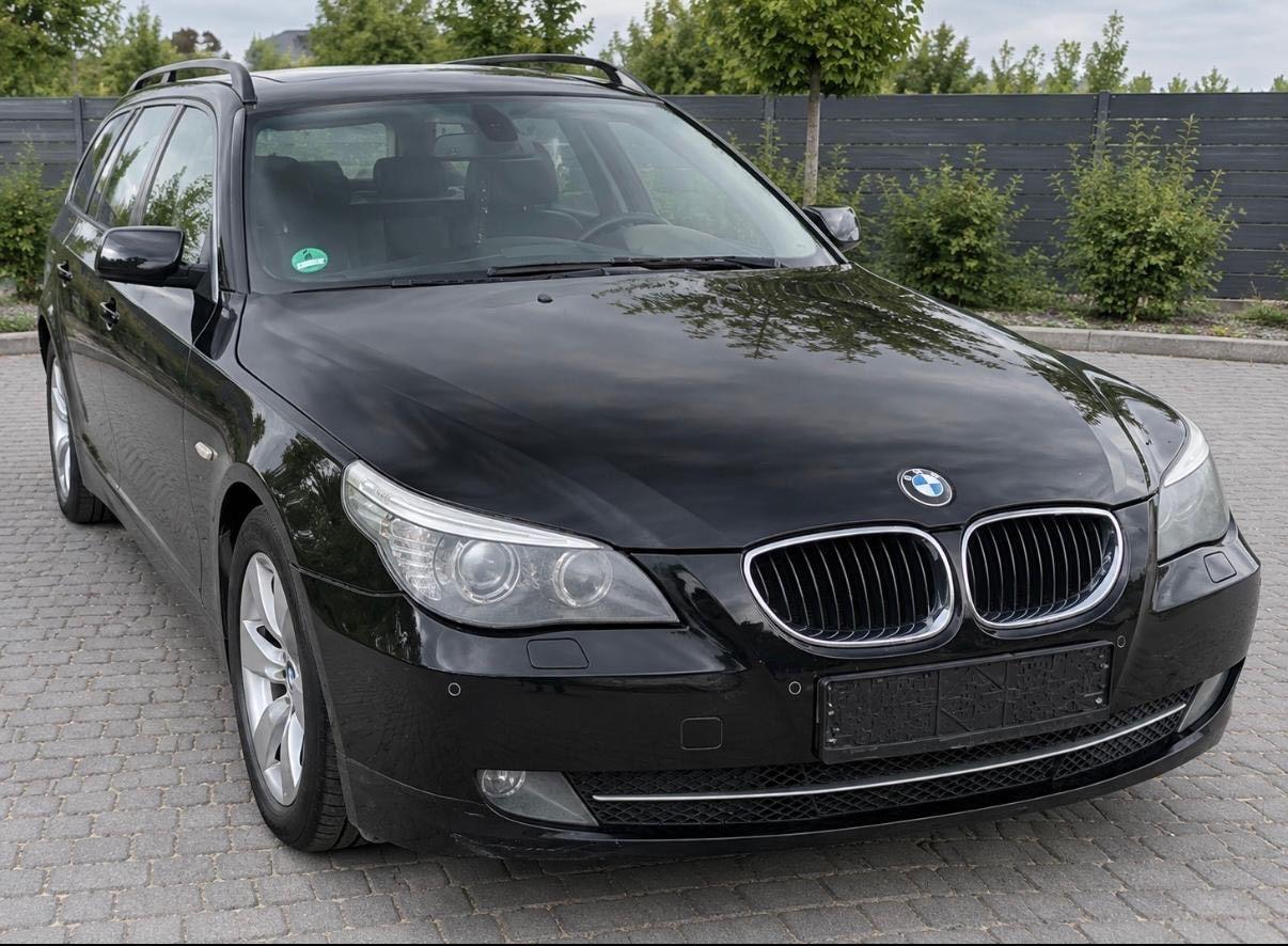 BMW 523 2009 — rear view