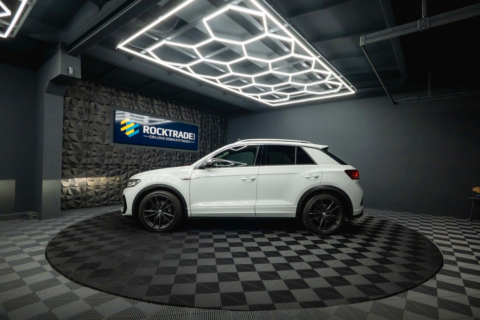 Fahrzeugabbildung Volkswagen T-Roc R 4Motion Performance *ACC*DCC*Pano*LED*