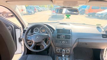 صورة 3 لـ 2008 Mercedes-BENZ C 220