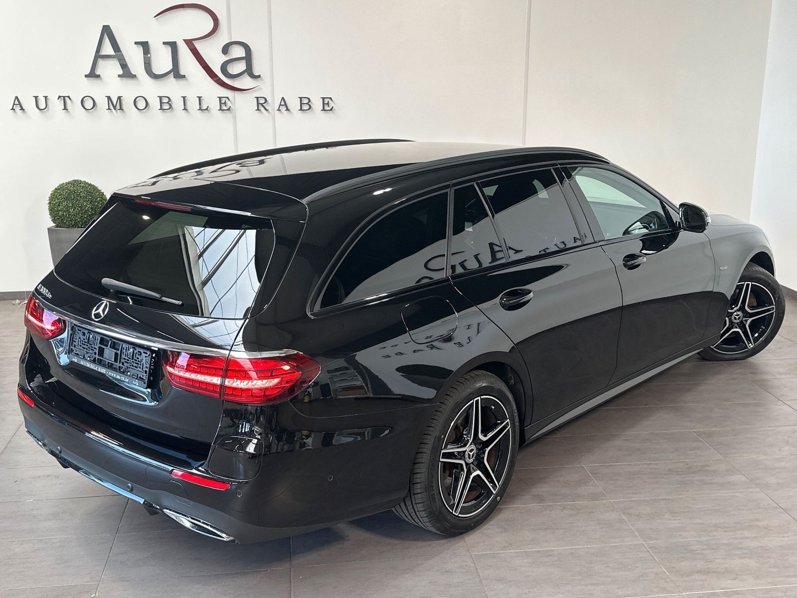 Fahrzeugabbildung Mercedes-Benz E 300 de T AMG Line NAV+LED+AHK+18ZO+360°