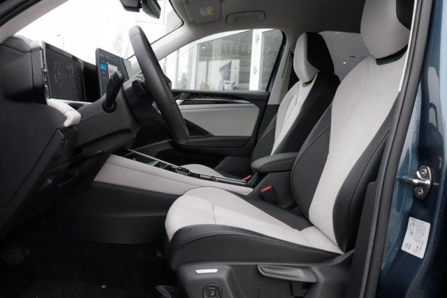Volkswagen Tiguan 1.5 eTSI Elegance AHZV Keyless Navi foto 3