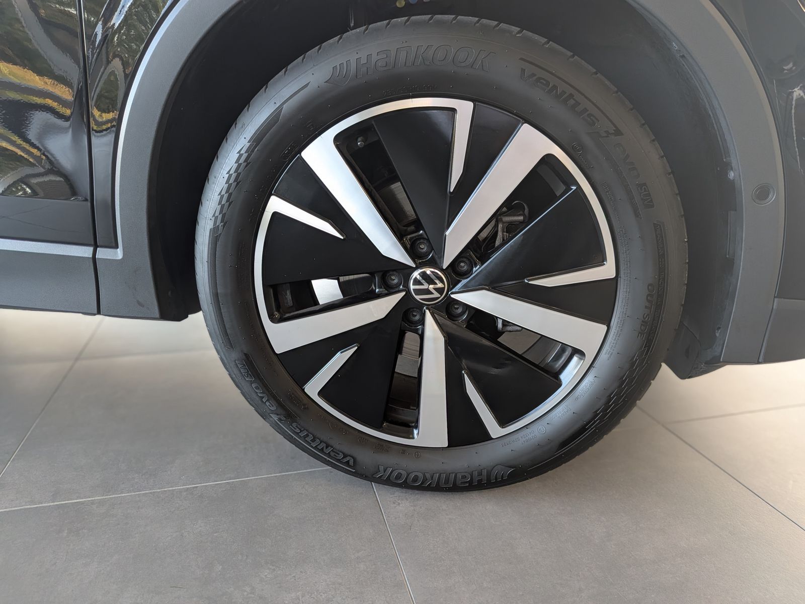 Fahrzeugabbildung Volkswagen Tiguan 1.5 eTSI ENERGY HD-Matrix 360 AHK 19