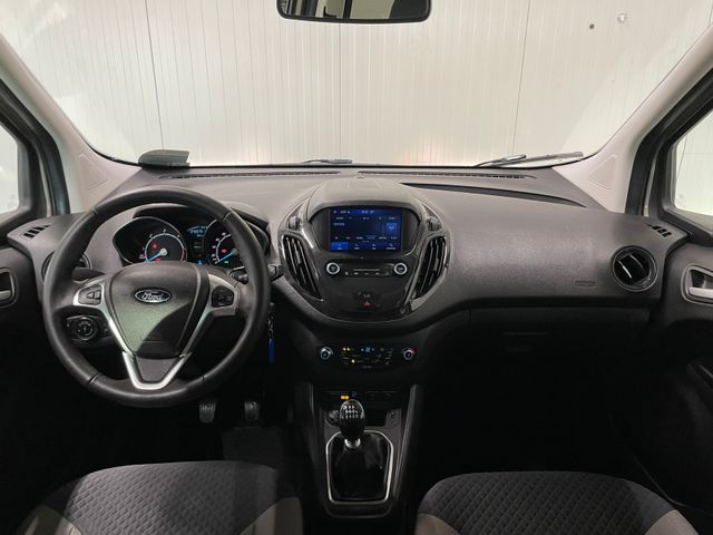Tourneo Courier Titanium 1.5 TDCi RFK PDC TEMPOM
