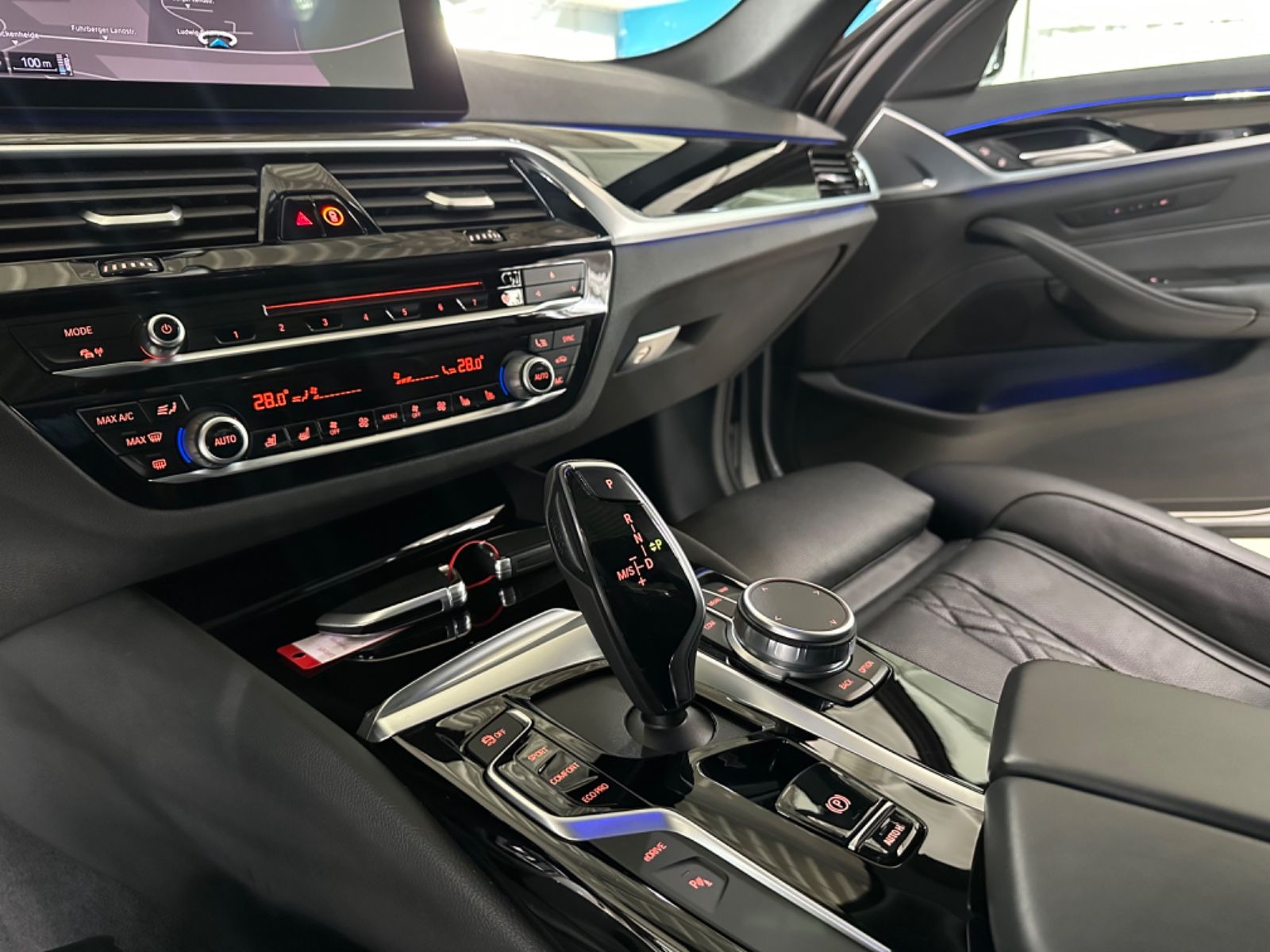 Fahrzeugabbildung BMW 530e iP Sport Line ACC Kamera HUD DAB HiFi