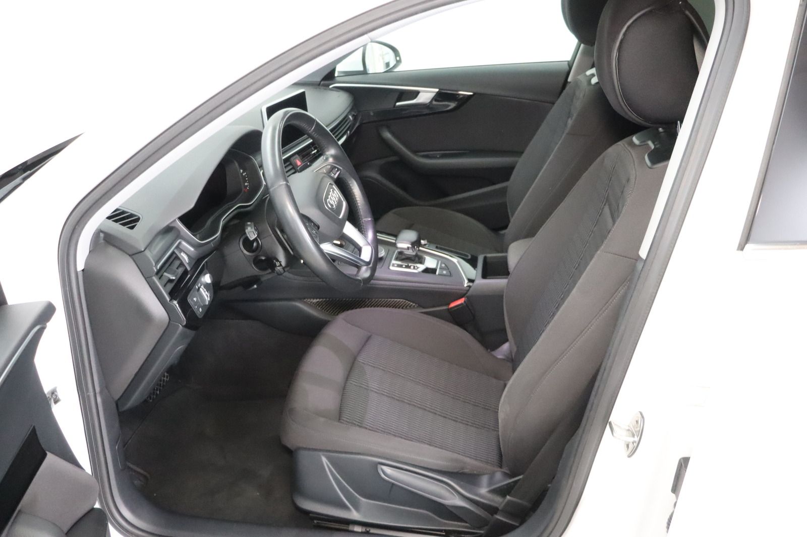Fahrzeugabbildung Audi A4 Avant 3.0 TDI design * HUD * AHK
